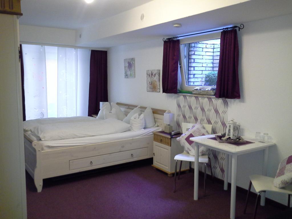 Haus Mariandl Hotel Dusseldorf Room photo